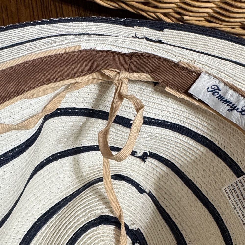 Tommy Bahama Striped White and Navy/Black Sun Hat NWOT - Picture 8 of 9